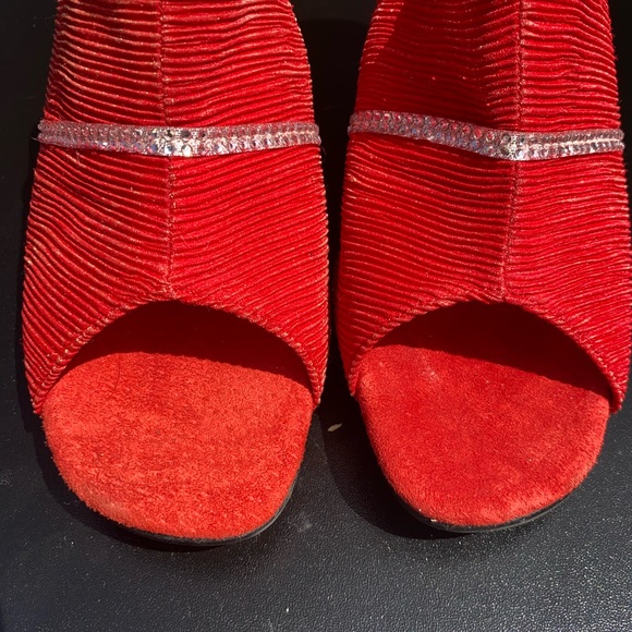 Vintage Delight Red Peep Toe with Rhinestones & Perspex Heel - size 6.5 - Picture 4 of 8